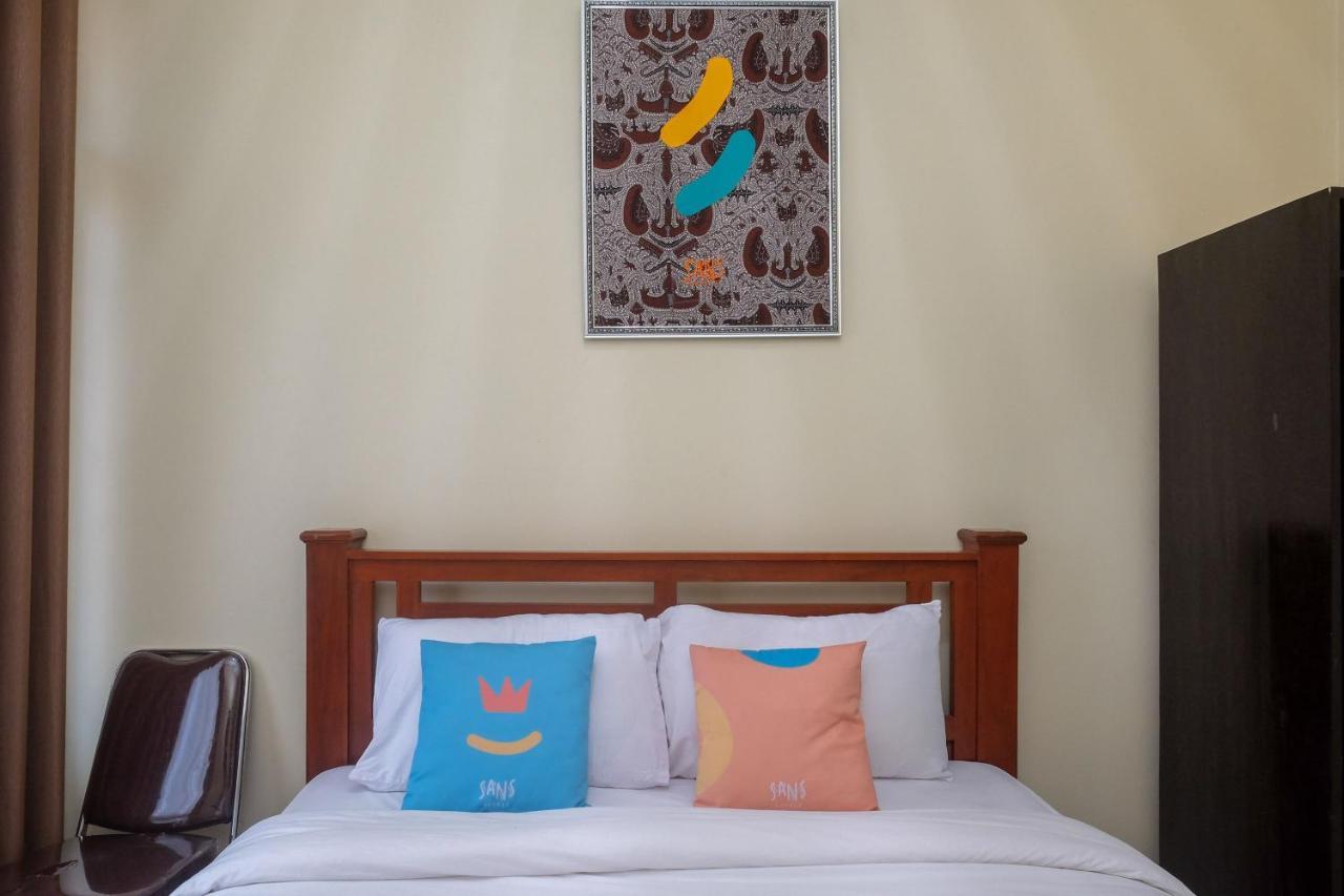Sans Hotel Kumbang Yogyakarta By Reddoorz Luaran gambar