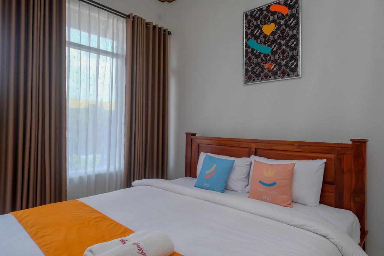 Sans Hotel Kumbang Yogyakarta By Reddoorz Luaran gambar