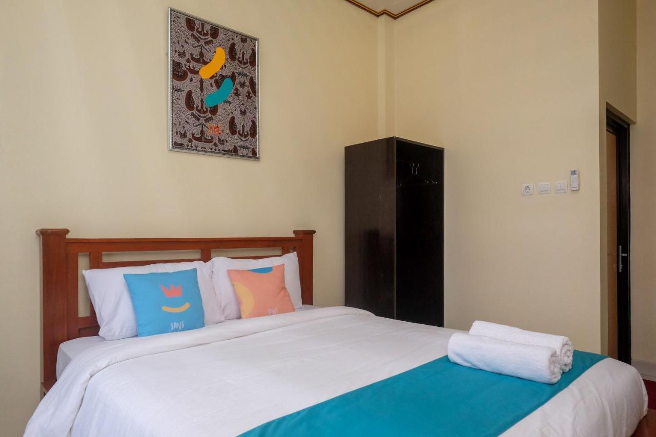 Sans Hotel Kumbang Yogyakarta By Reddoorz Luaran gambar