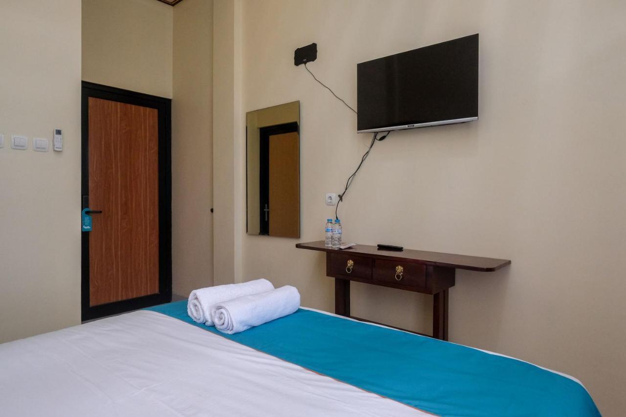 Sans Hotel Kumbang Yogyakarta By Reddoorz Luaran gambar