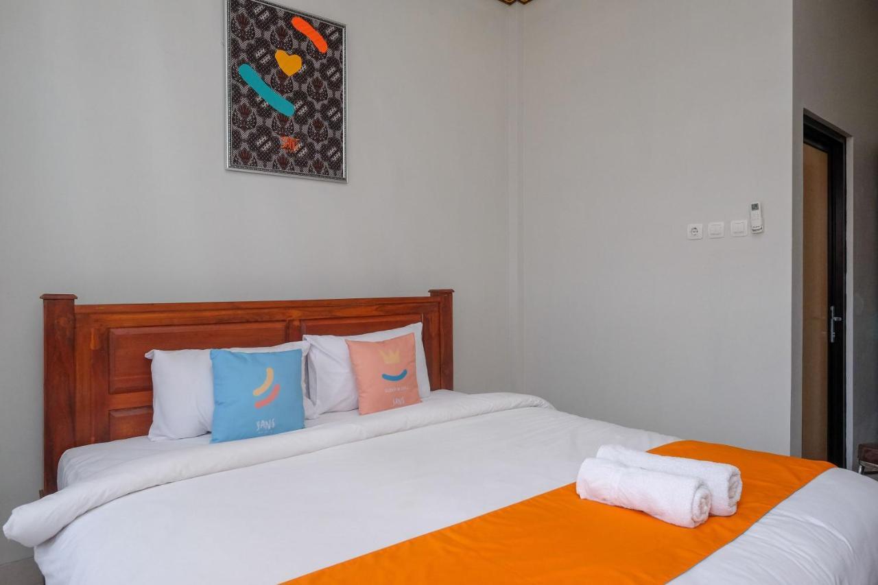 Sans Hotel Kumbang Yogyakarta By Reddoorz Luaran gambar